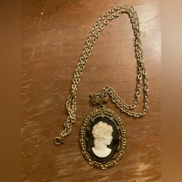 Vintage Cameo Necklace - Picture 2 of 3